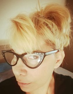 DONNA MATURA MOLTO PASSIONALE 💜_🧡_🌈OFFRE MOMENTI INDIMENTICABILE DE VERO RELAX E TANTI ALTRO 💜🧡💚MASSAGGIATRICE DONNA MATURA COMPLETA CON UNA FIGA S